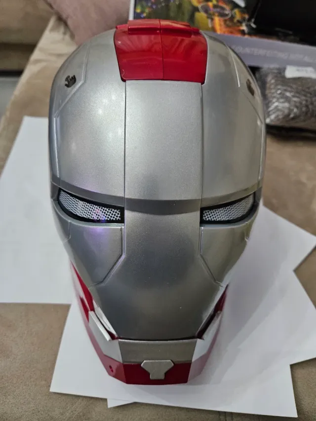 Maschera Iron Man rossa e argento. Offerta. Regali.