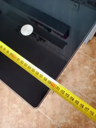 Mesa de comedor cristal negro y patas metal