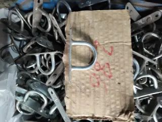 Distintos elementos para lonas de camión.