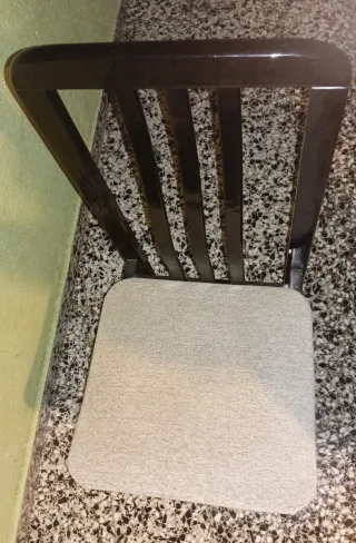 Silla madera negra asiento tapizado gris