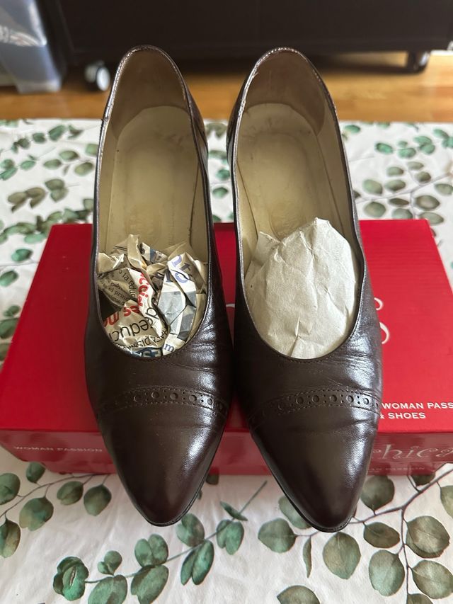 Zapatos de tacón de piel marrones