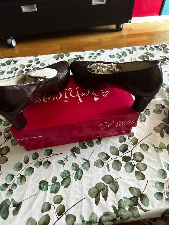 Zapatos de tacón de piel marrones