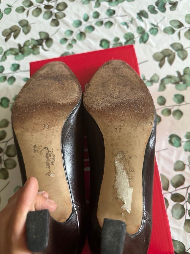 Zapatos de tacón de piel marrones