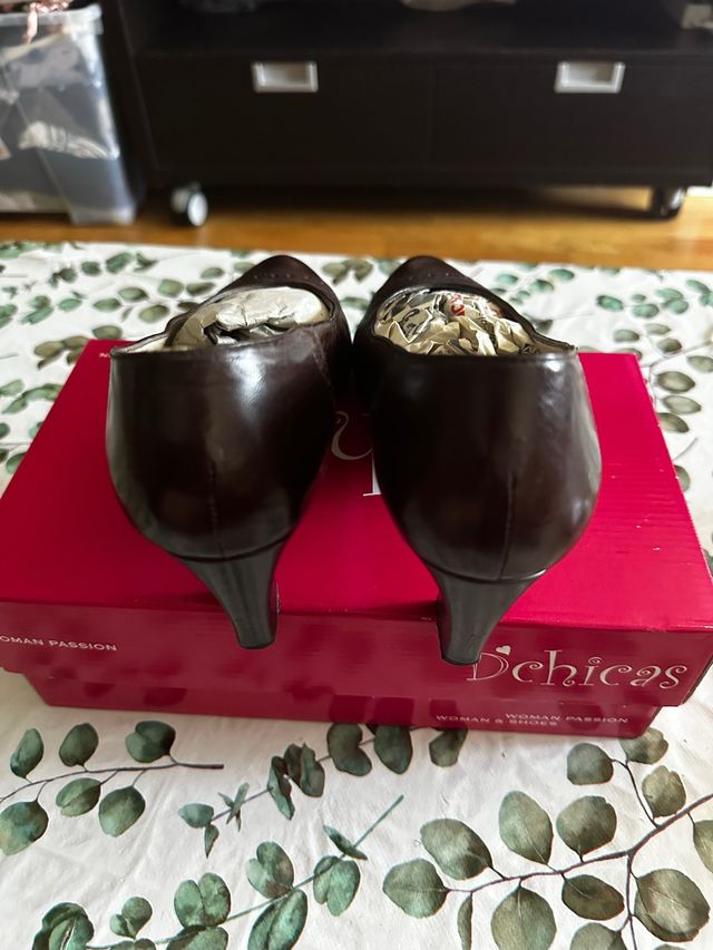 Zapatos de tacón de piel marrones