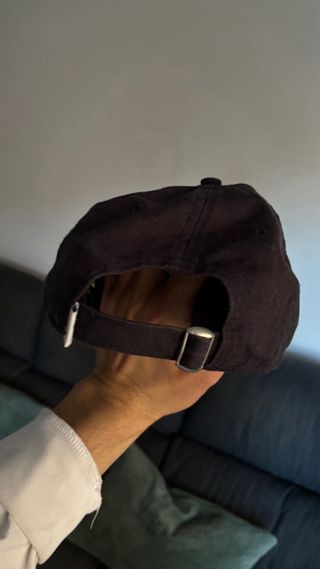 Gorra New Era Negra con Logo Blanco