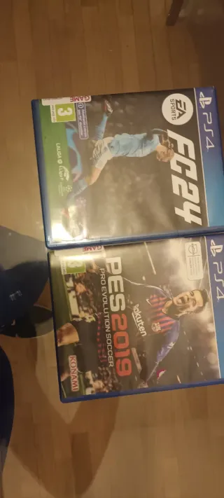 Lote 2 Videojuegos PS4: FC 24 y PES 2019