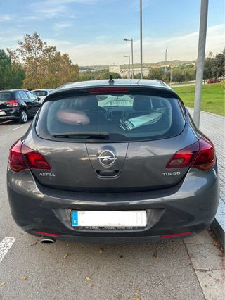 Opel Astra 1.4 Turbo 140 CV Cosmo · 97.635km