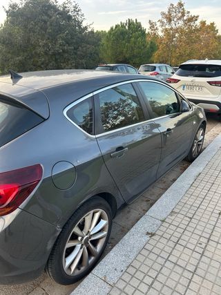 Opel Astra 1.4 Turbo 140 CV Cosmo · 97.635km