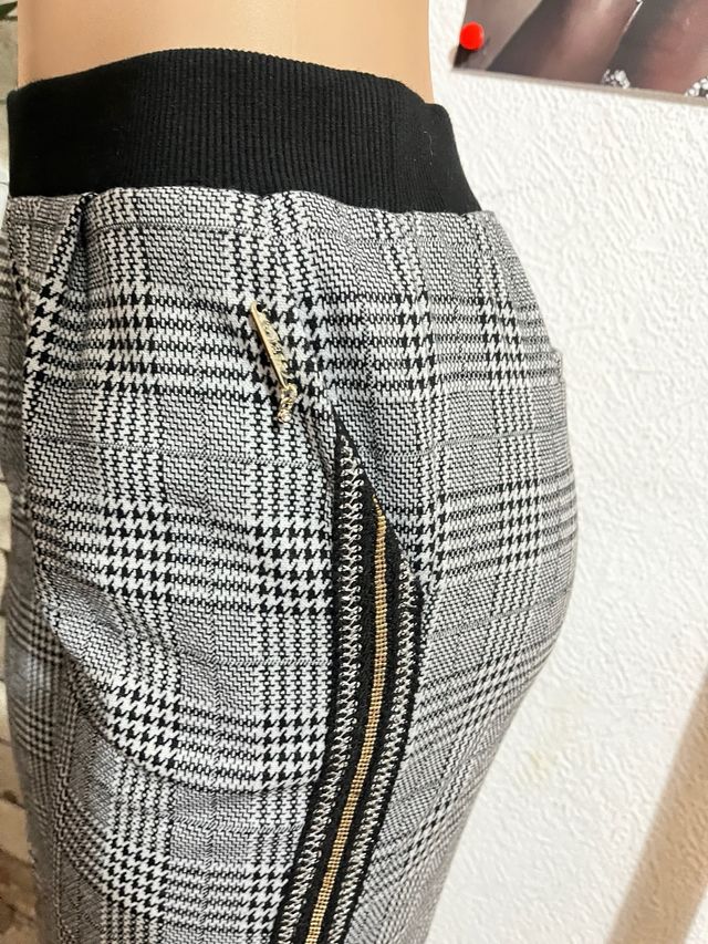 Pantalón cuadros gris y negro