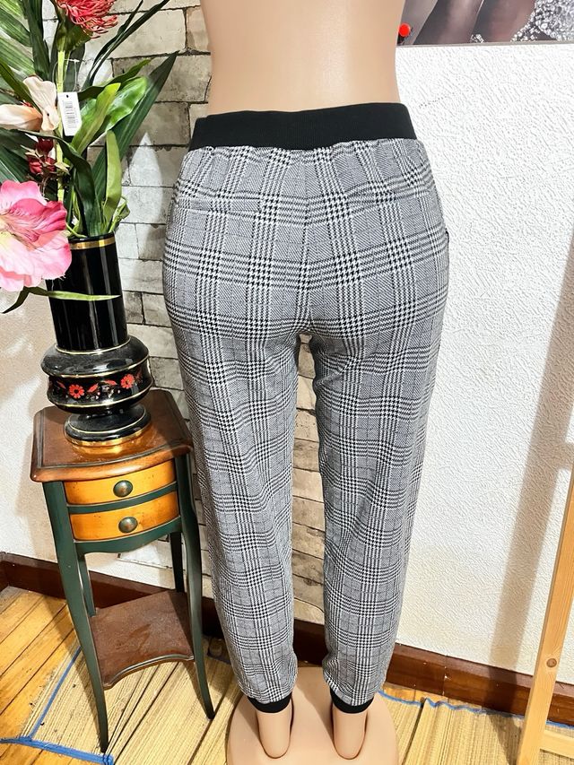 Pantalón cuadros gris y negro