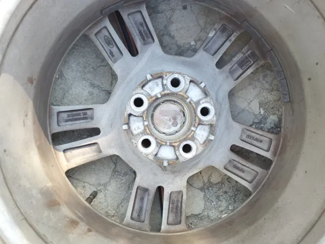 Juego de 4 Llantas 17 Ford Mustang con Gomas 80%