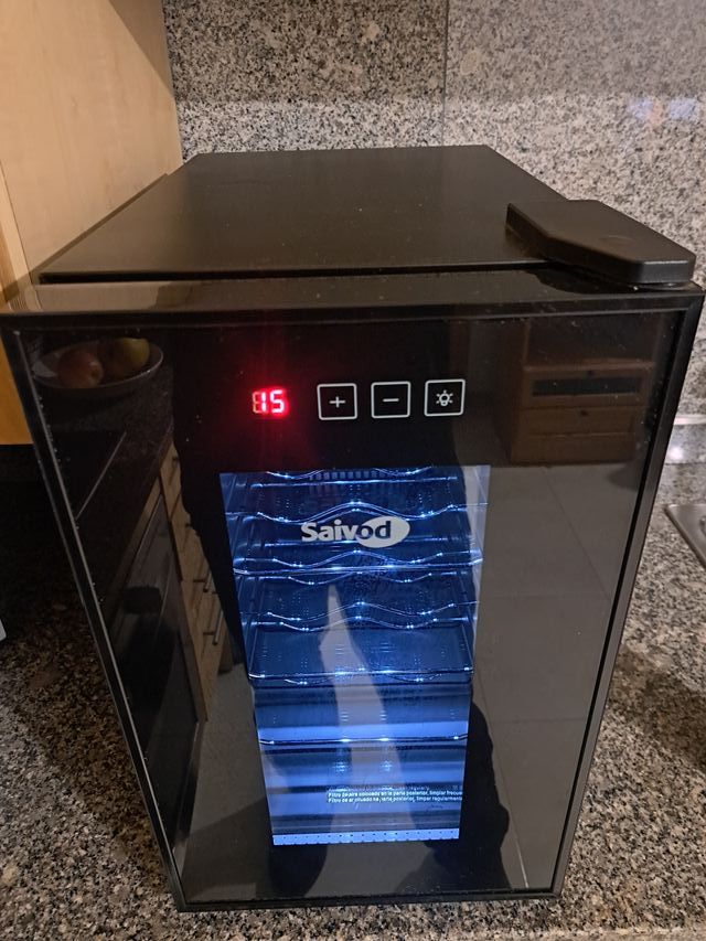 VINOTECA BOTELLERO MARCA SAIVOD MODELO VS810B