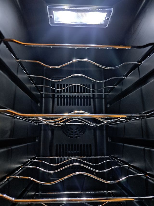 VINOTECA BOTELLERO MARCA SAIVOD MODELO VS810B