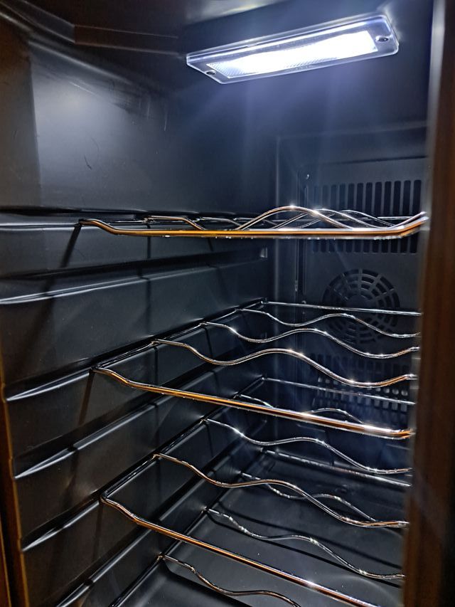 VINOTECA BOTELLERO MARCA SAIVOD MODELO VS810B