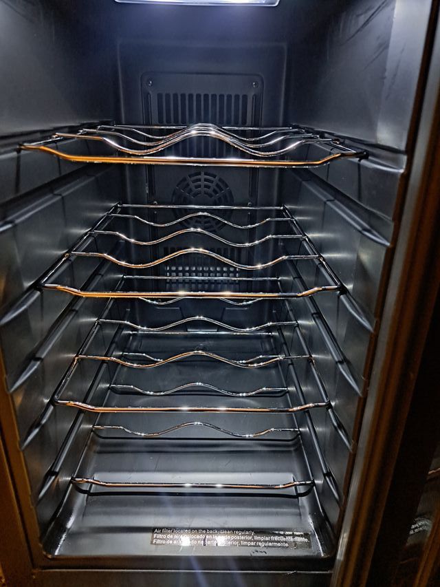 VINOTECA BOTELLERO MARCA SAIVOD MODELO VS810B