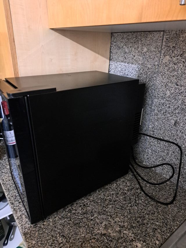 VINOTECA BOTELLERO MARCA SAIVOD MODELO VS810B