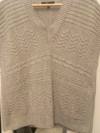 Chaleco de punto, nuevo a estrenar, gris talla 40