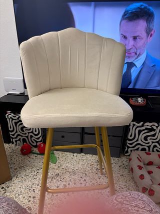Taburete terciopelo blanco beige y patas doradas