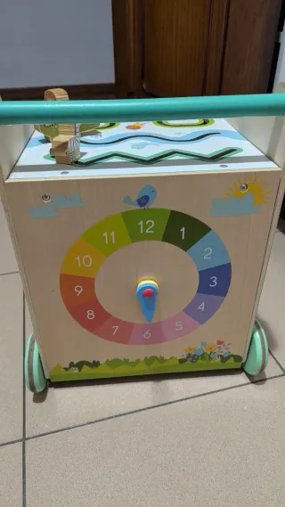 Correpasillos de madera con actividades