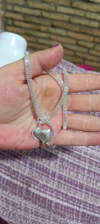 Collar con colgante de corazón de plata