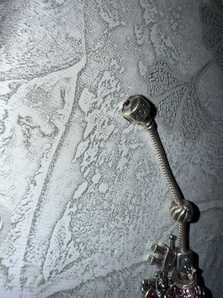 Pulsera Pandora con charms auténticos