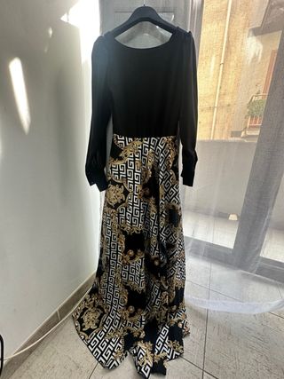 Abito lungo elegante nero e oro