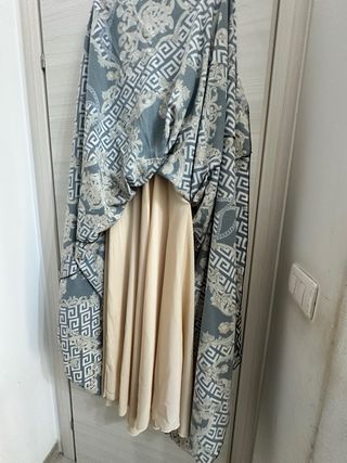 Abito lungo elegante nero e oro