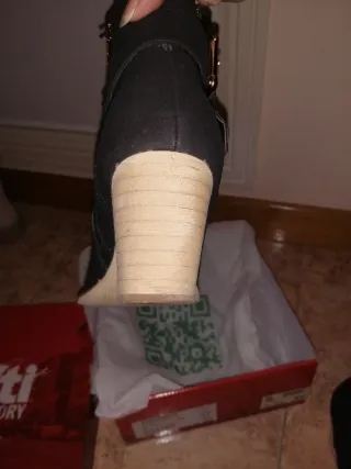 Botines negros con hebillas talla 37