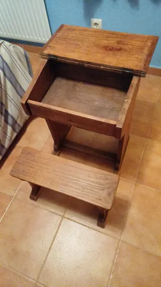 Pupitre antiguo de madera