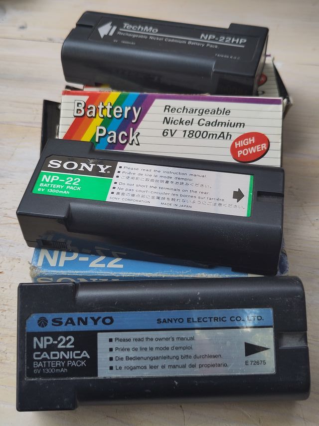 04-Bateries de Videocámera velles. OLD VIDEOC.BATT