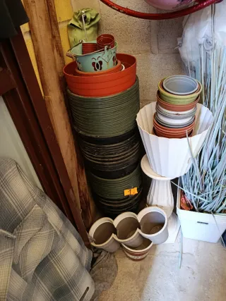 Maceteros de plástico varios colores