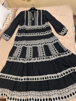 Vestido largo bordado Zara