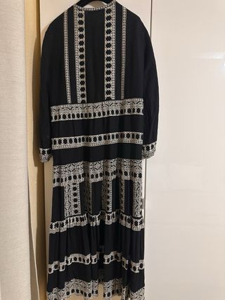 Vestido largo bordado Zara