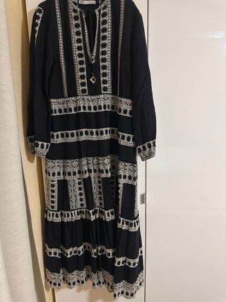Vestido largo bordado Zara