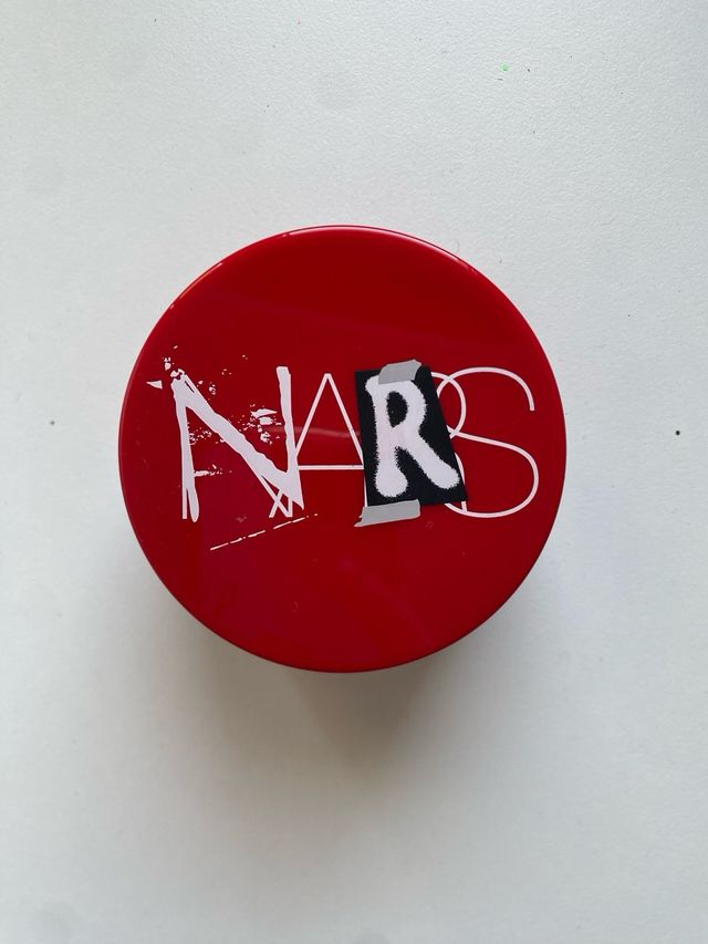 Piccola scatola rotonda con coperchio Nars