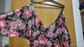 Camiseta Stradivarius floral M/38