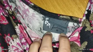 Camiseta Stradivarius floral M/38