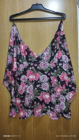 Camiseta Stradivarius floral M/38