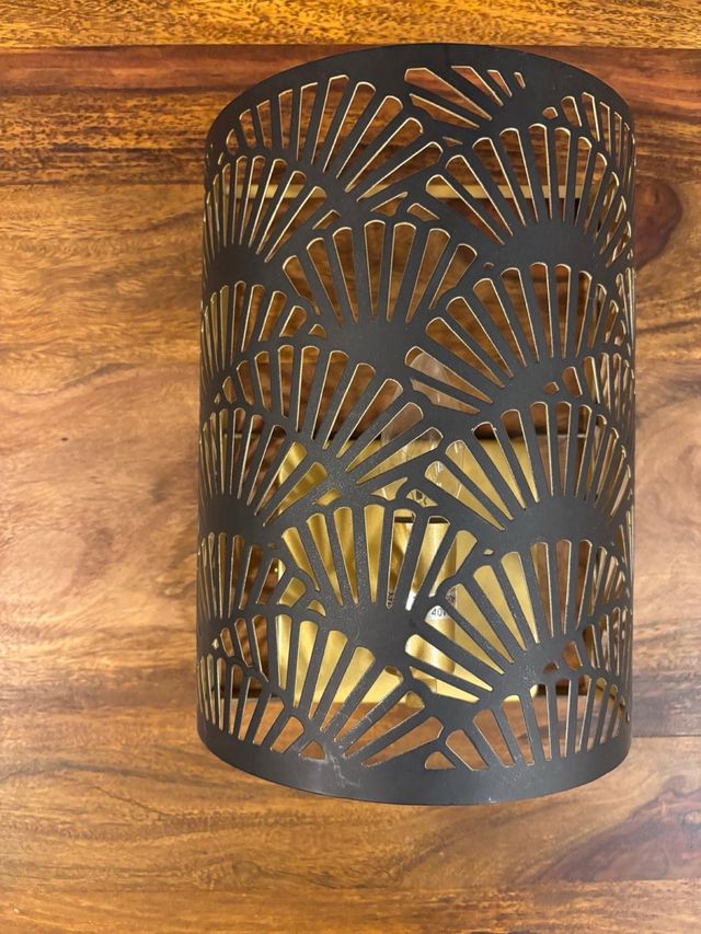 Aplique de parede preto e dourado
