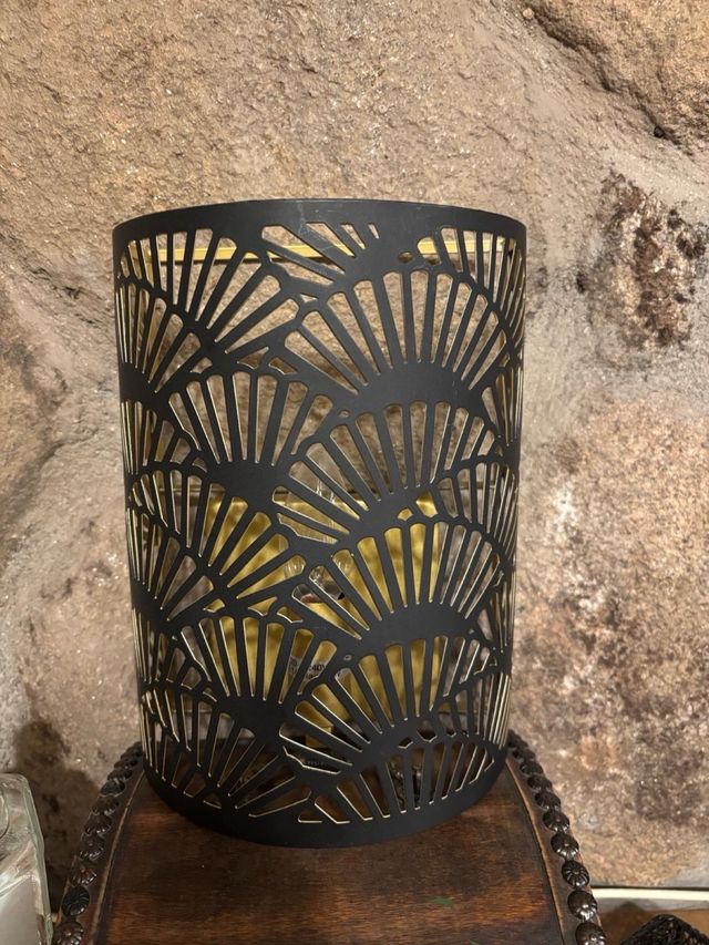 Aplique de parede preto e dourado