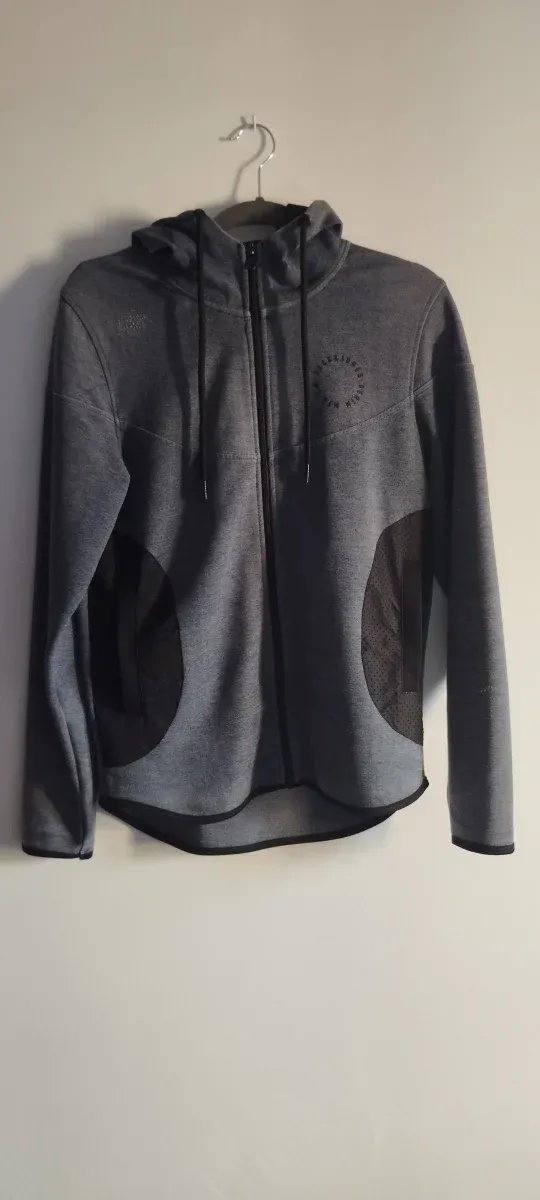 Sudadera con cremallera y capucha