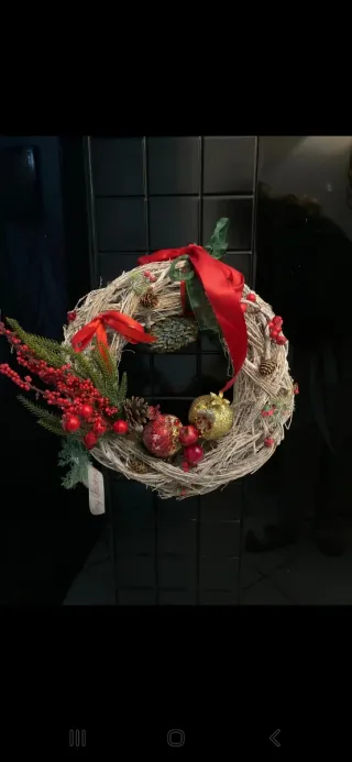 Ghirlanda natalizia decorata