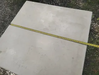 Mesa auxiliar de madera vintage blanca años 50