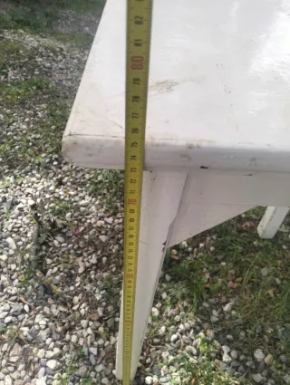 Mesa auxiliar de madera vintage blanca años 50