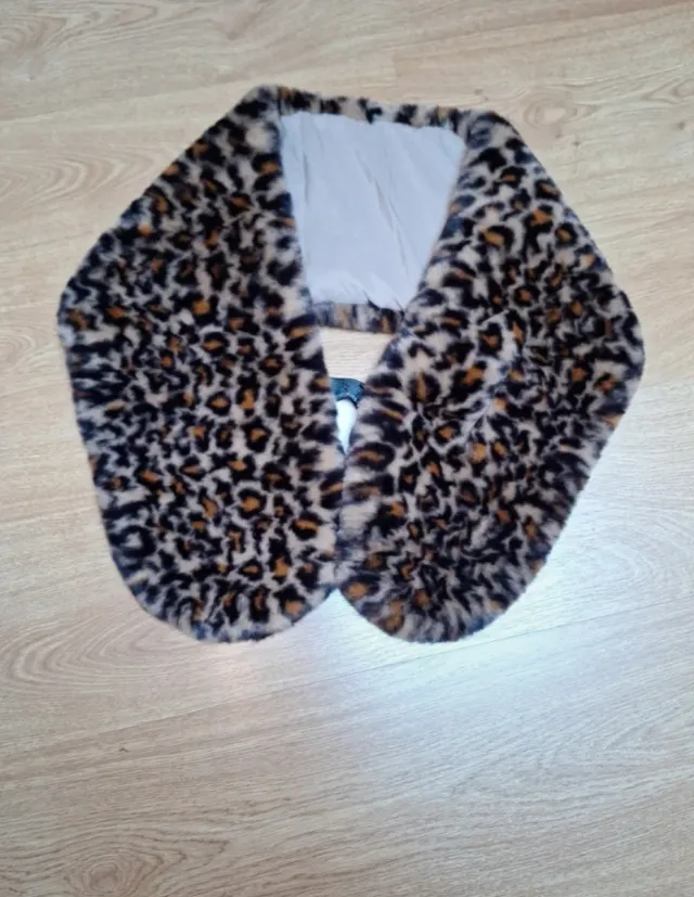 Cuello pelo Zara estampado leopardo