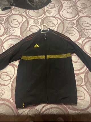 Chaqueta Adidas Negra y Dorada
