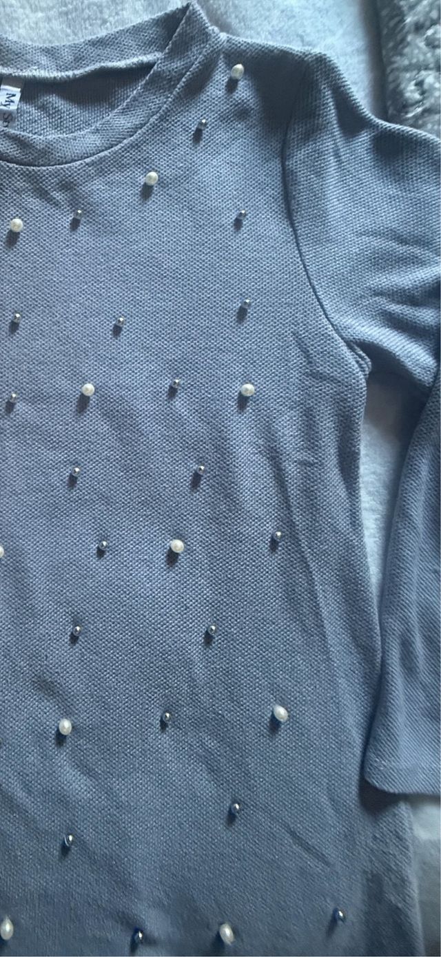 Jersey gris con perlas y detalles plateados