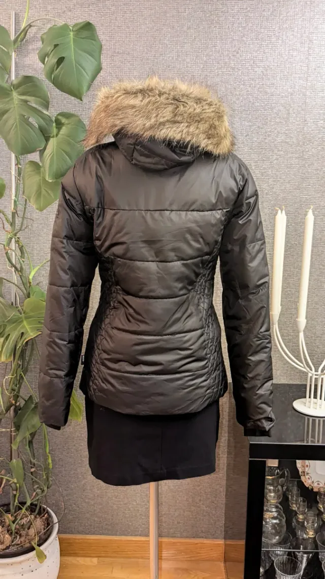 Chaqueta de nieve Safine con capucha