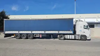 Semirremolque Tauliner Azul