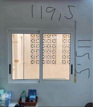 Ventana 119.5x115.5 con persiana